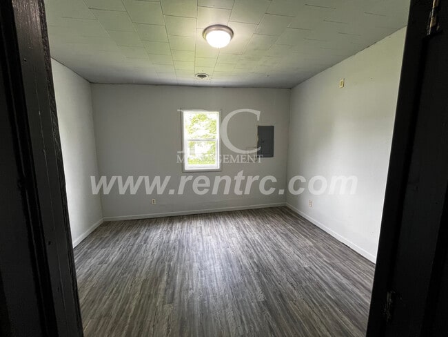 Building Photo - 410 Tenth-W
