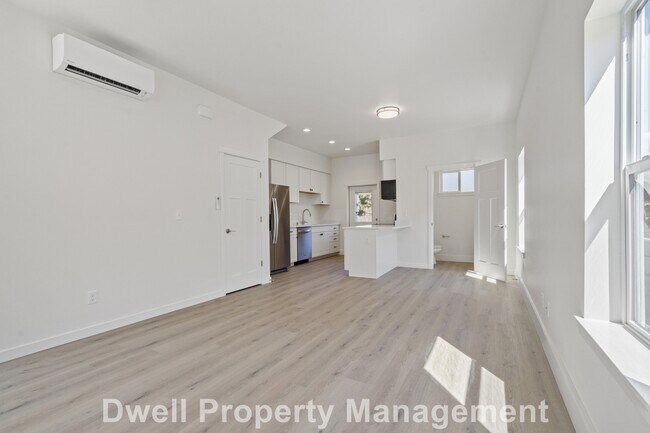 Building Photo - 4020 Dewey Rd