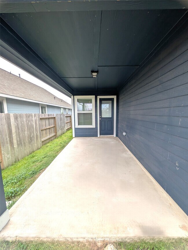 Building Photo - 33118 School Hl Rd