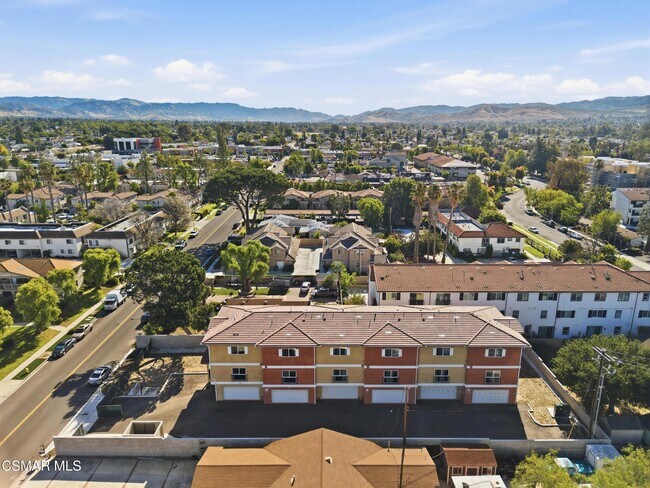 Building Photo - 1740 Patricia Ave