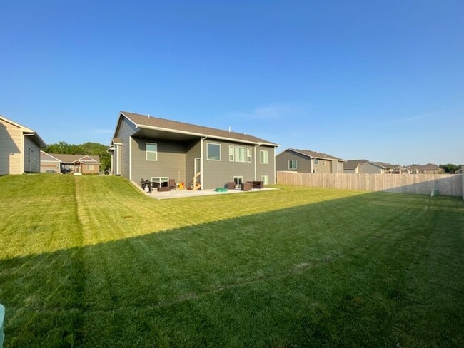 Building Photo - 3419 Laughlin St