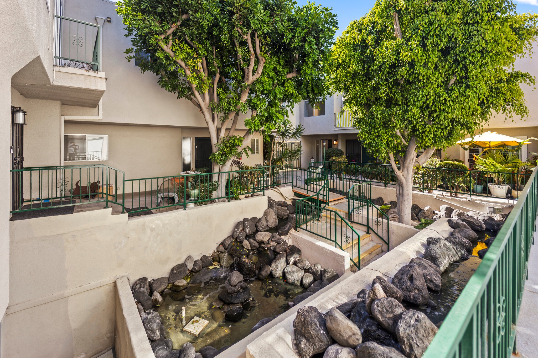 Inside Courtyard - 1214 S Alma St