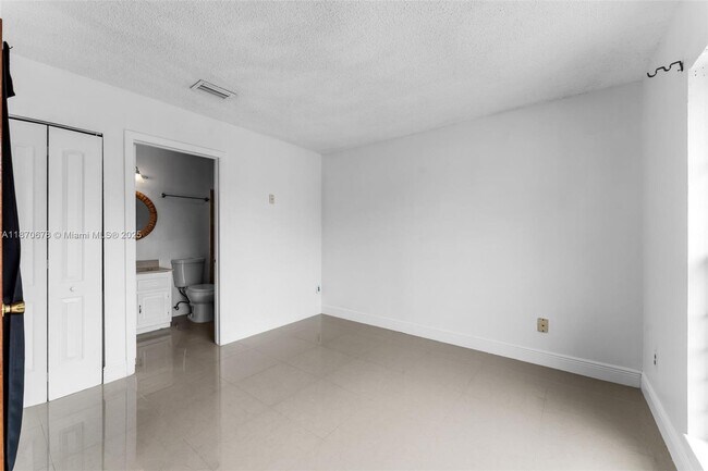 Building Photo - 6614 SW 114th Pl