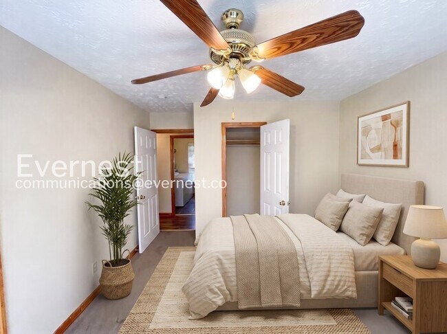 Building Photo - 3-Bed/2-Bath Townhome in Salemtown/Available Now!