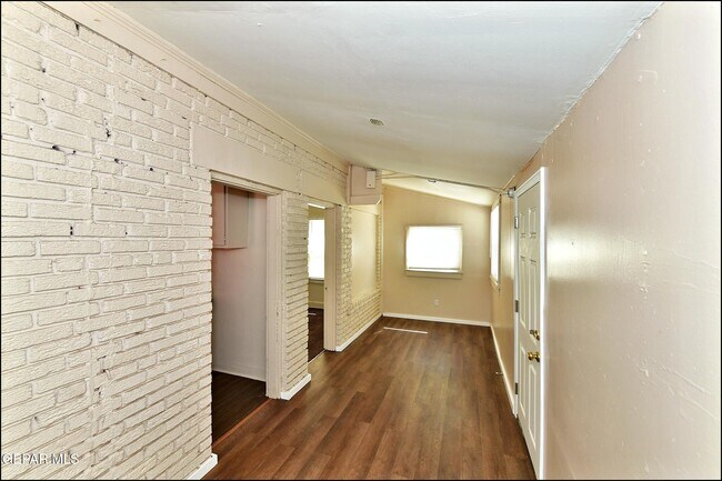 Building Photo - 3002 Louisville Ave
