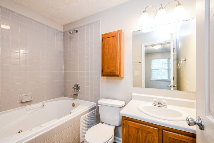 Building Photo - 11813 Shannon Pointe Rd