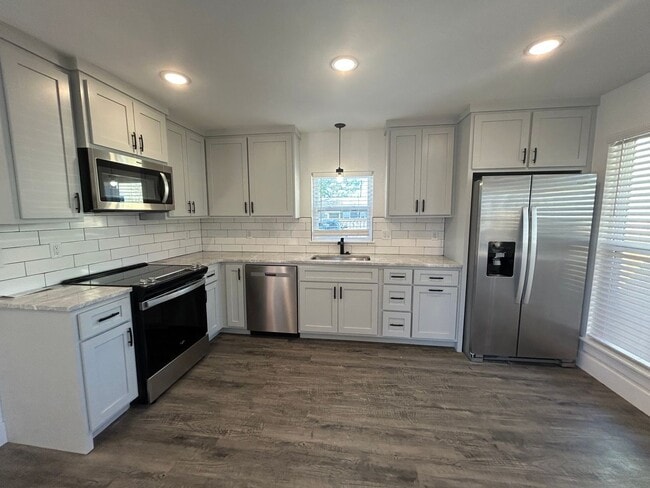 Building Photo - $150 AMAZON GIFT CARD WITH SIGNED LEASE!! - 3B/2B PRE-LEASING FOR AUG 10 MOVE-IN!!