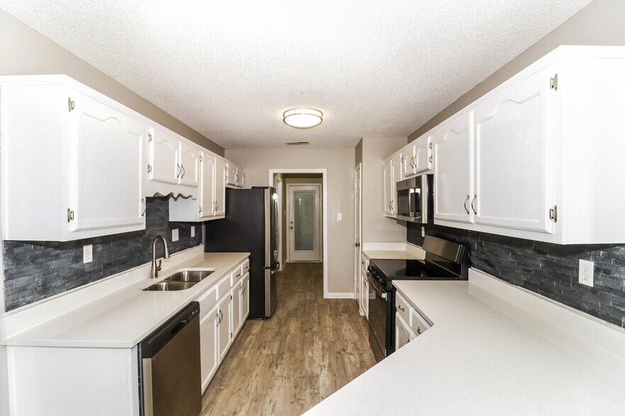 Building Photo - 2827 Fletcher View Dr