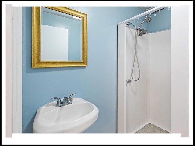 Building Photo - 112 E Lawson St