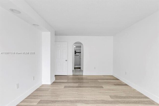 Building Photo - 600 NE 36th St
