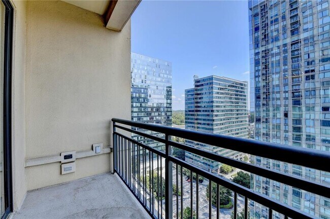 Building Photo - 3445 Stratford Rd NE