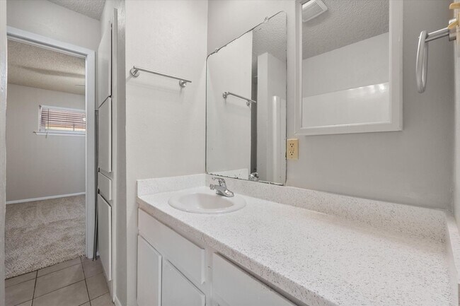 Building Photo - 1803 Harry Ct