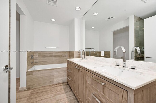 Building Photo - 350 Ocean Dr