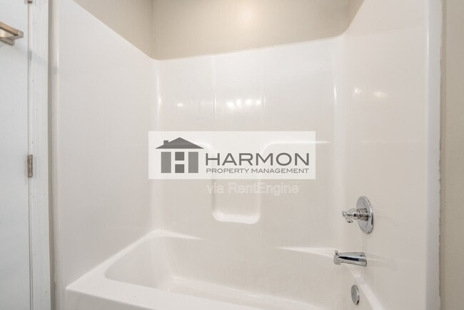 Building Photo - 416 N Georgie Ave