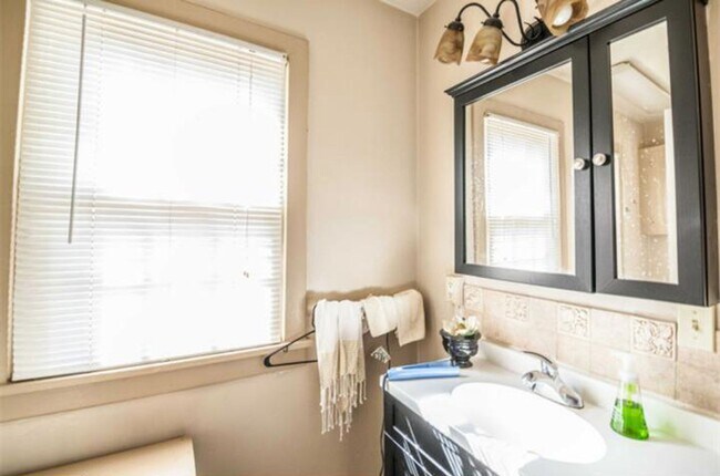 Interior Photo - 428 N Church Street
