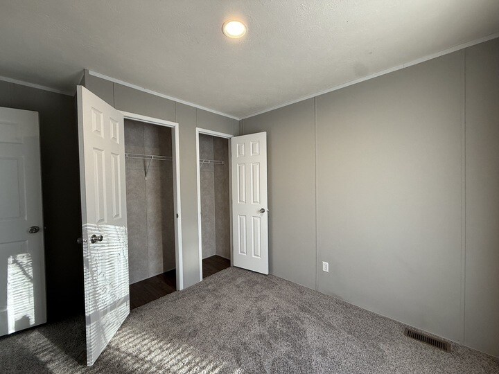 Building Photo - 10610 State Rte 762