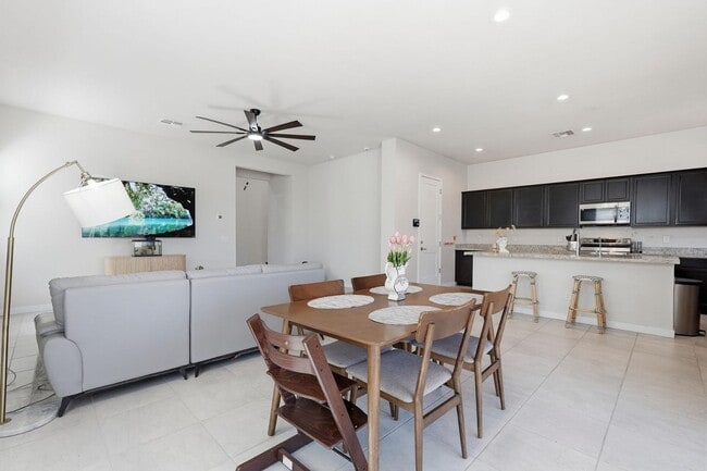 Building Photo - 1521 S Senate St