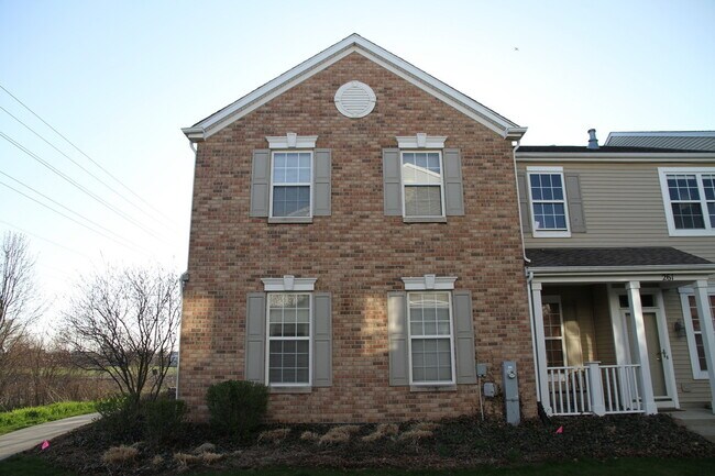 Building Photo - 263 Springbrook Trail S