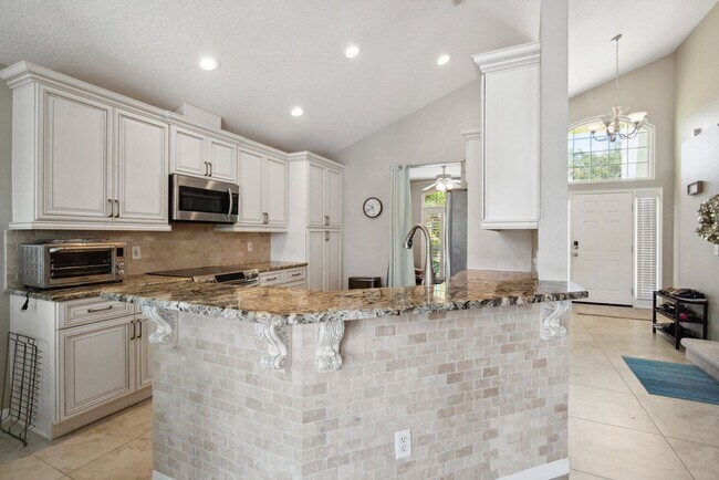 Building Photo - 4 Bedroom Single Family in Orlando