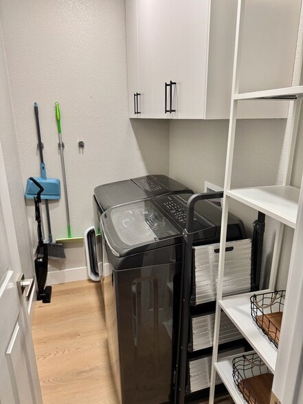 In unit laundry - 711 N Hobson Ave