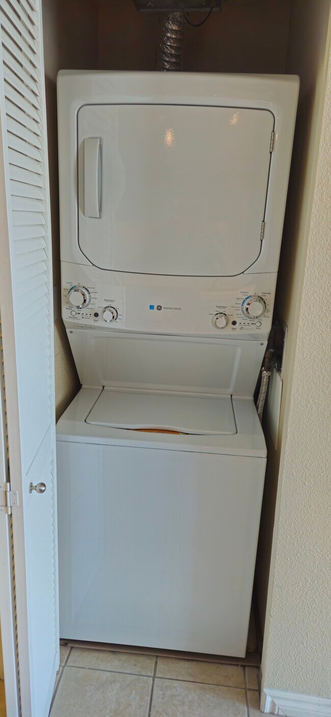 Building Photo - 1240 India St