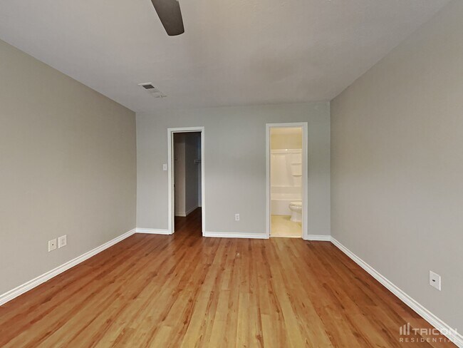 Building Photo - 9746 Phil Halstead Dr