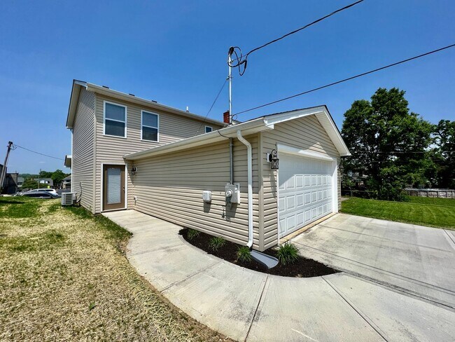 Building Photo - Brand New Home Walking distance to Spooky Nook
