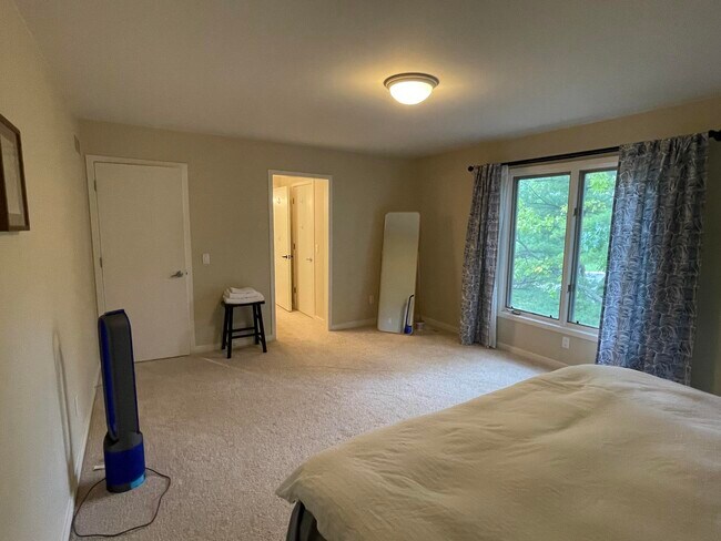 Building Photo - 6289 Lindsay Ct