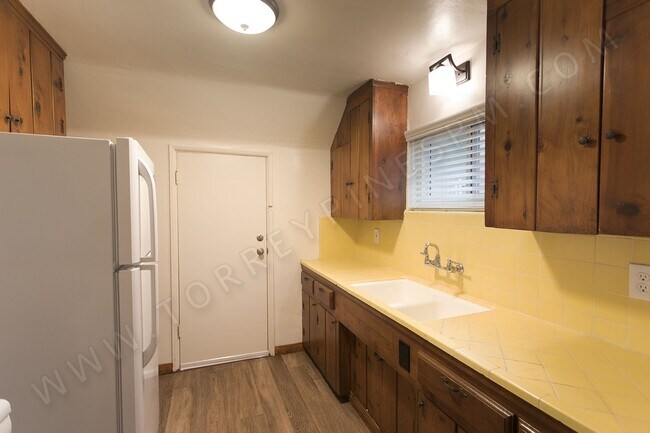 Building Photo - Point Loma - Beautiful Two Bedroom with 2 ...