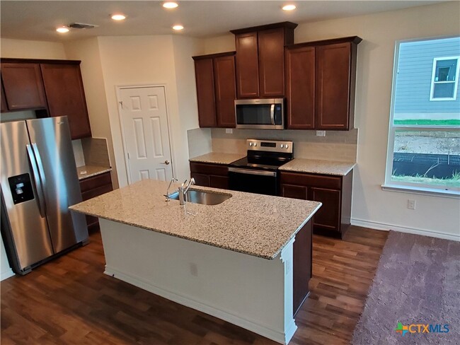 Building Photo - 4001 Woodside Dr