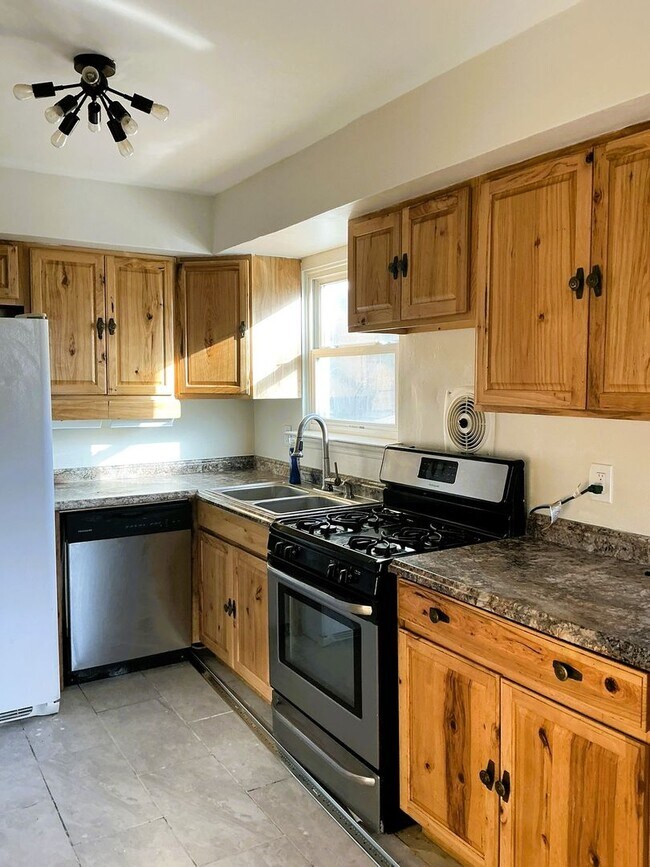 Building Photo - 604 Erford Rd