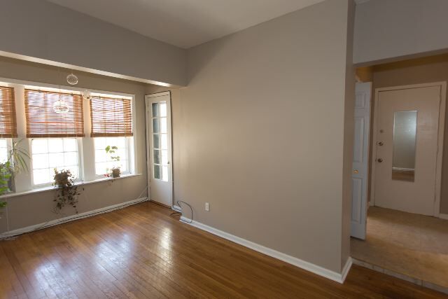 Building Photo - 4312 N Clarendon Ave