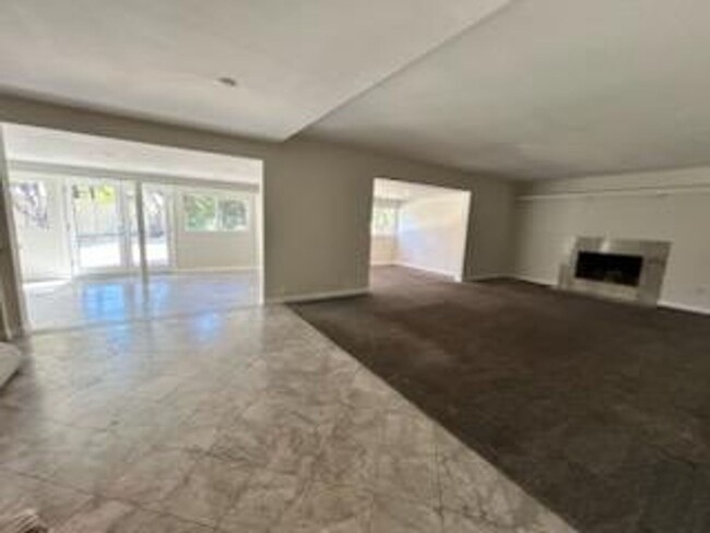 Building Photo - Spacious 5 Bedroom in Mission Viejo!