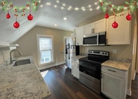 Building Photo - 1204 Manhattan St