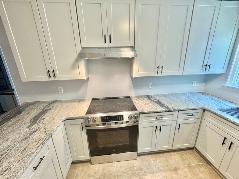 Building Photo - 5211 Lapaloma Ct