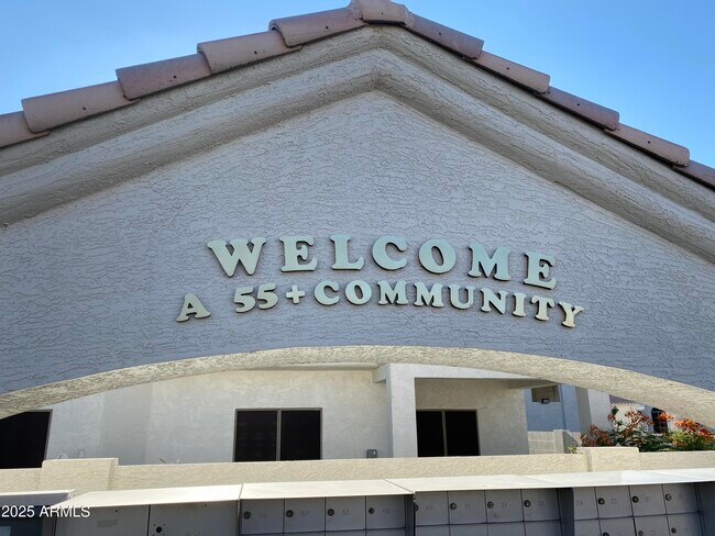 Building Photo - 320 S 70th St