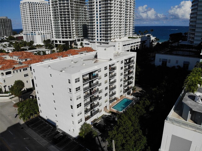 Building Photo - 3000 Riomar St