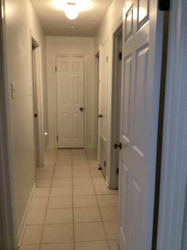 Building Photo - 4-bedroom, 2-bathroom home!