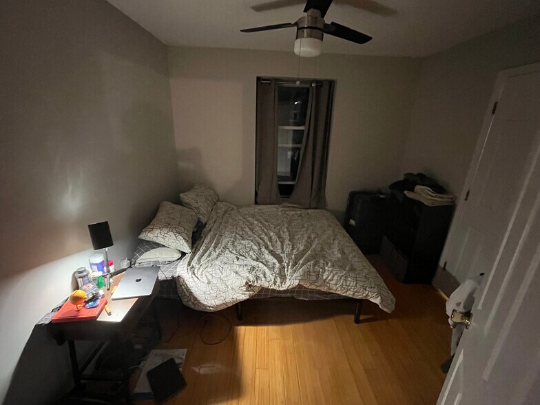 Building Photo - 28 Fleet St