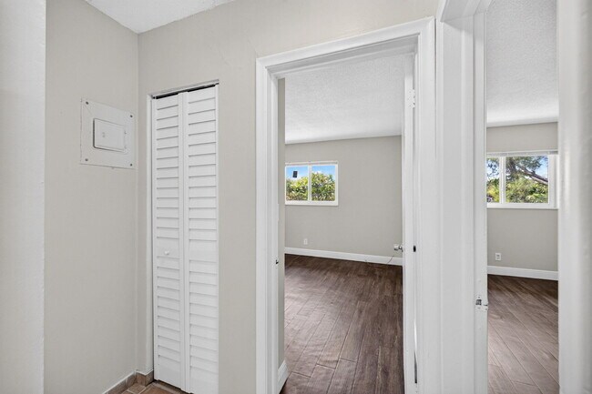 Building Photo - 1007 PROSPECT