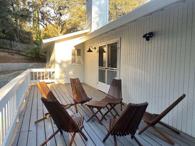 Building Photo - 3685 Fairway Dr