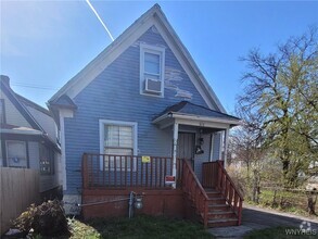 Building Photo - 614 7th St