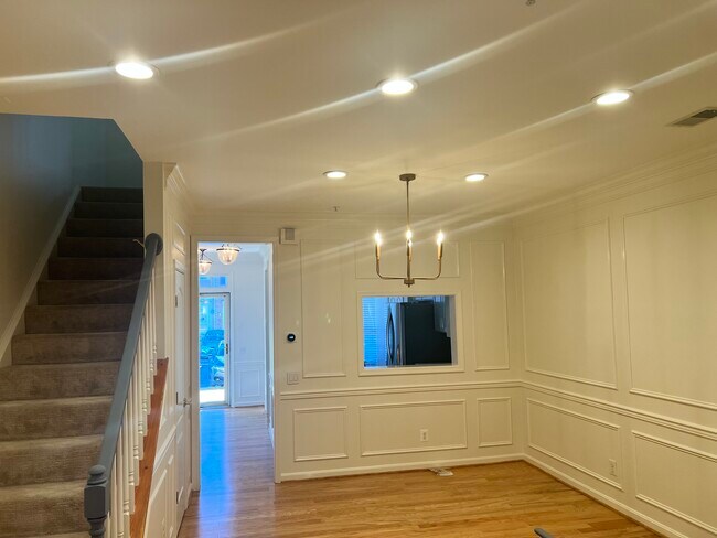 living/dining - 1721 Kingsgate Ct