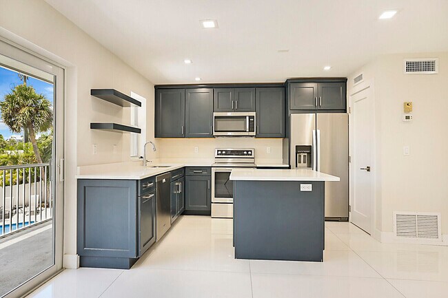 Primary Photo - 1439 S Ocean Blvd