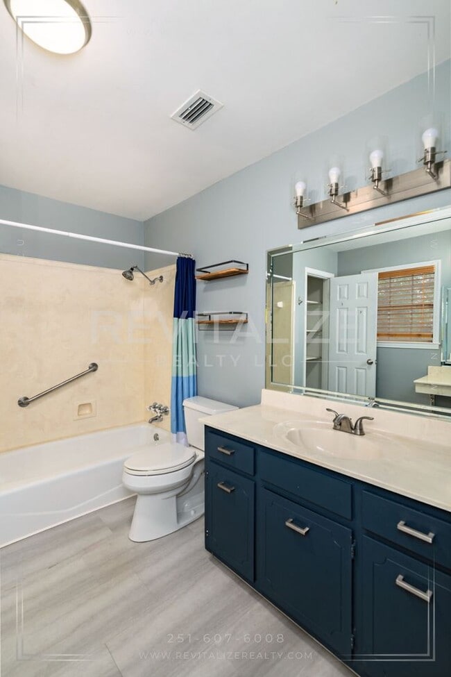 Building Photo - Spacious Brick Home in West Mobile!