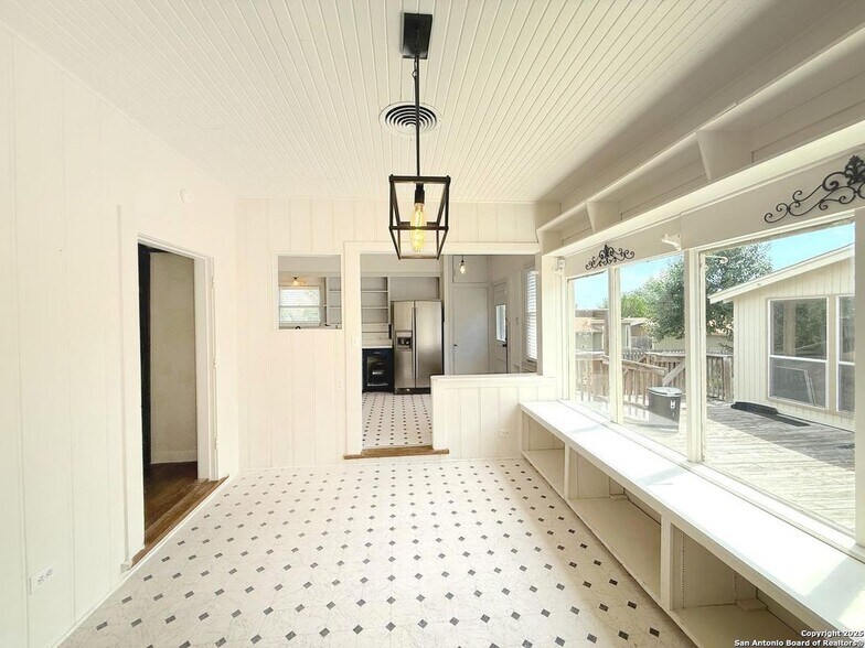Building Photo - 1214 Sutton Dr