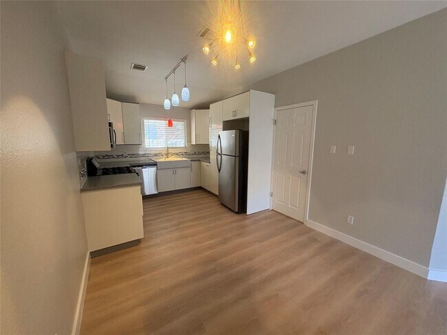 Building Photo - 1207 Shaun Dr
