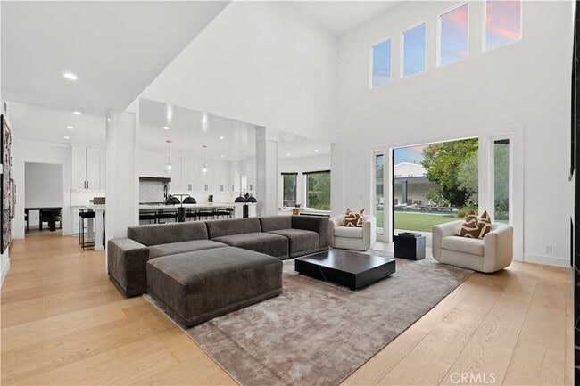 Building Photo - 5946 Woodlake Ave