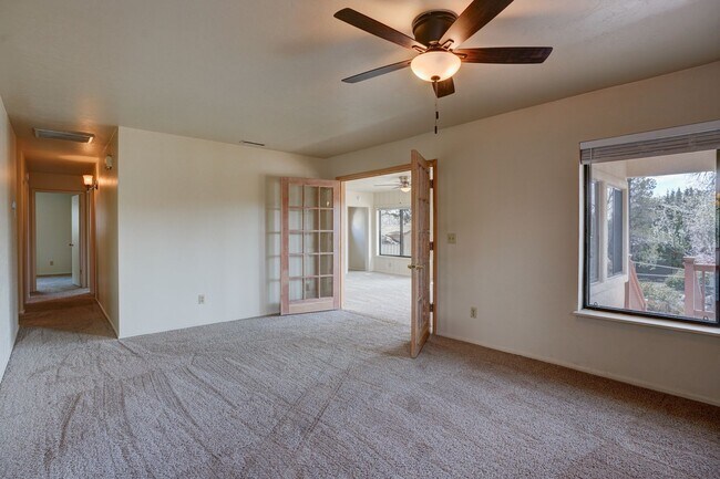Building Photo - 5 Bedroom + a Den, 3 Bathroom, 2 Car Garage For Rent in Prescott!