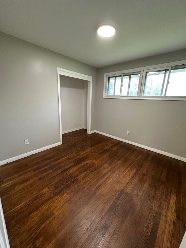 Building Photo - 3 Bedroom - 1 Bathroom - Single story living with unfinished basement for storage!